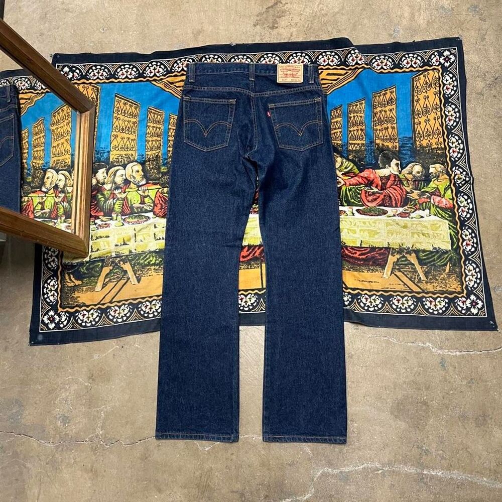 Levi’s 567 bootcut jeans Dark blue rinse wash Size 33x34 zipper fly red tab 90s